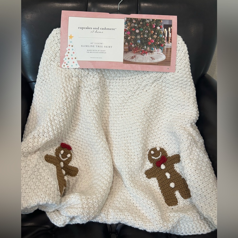 Cupcakes & Cashmere CROCHET GINGERBREAD CHRISTMAS TREE SKIRT Boy & Girl 48" NEW